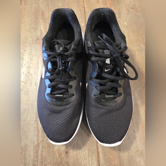 NIKE | Black & White Running Shoes - Women's 7.5 - Picture 3 of 7